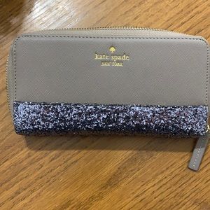 Kate Spade Greta Court Neda grey glitter wallet.
